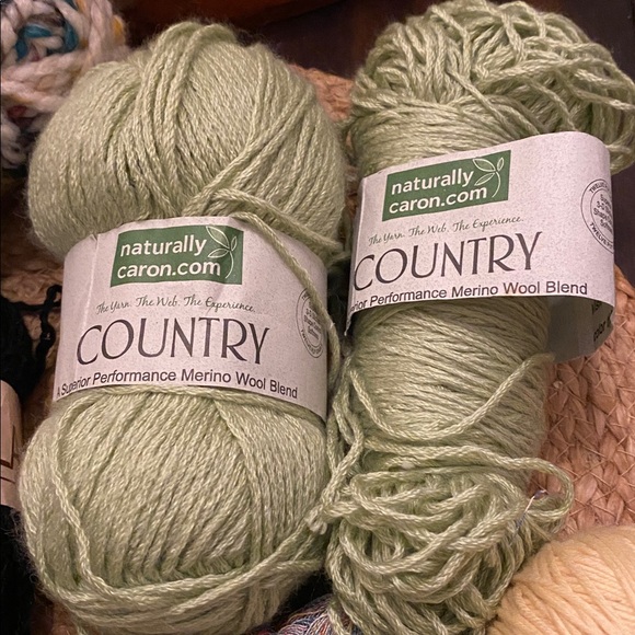 Assorted yarn bundle including merino wool and very thin variegated thread yarn - Picture 6 of 12